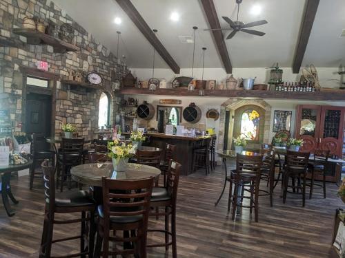 Фасада на хотела, The Petite-Villas at Dorner Family Vineyard in Stallion Springs