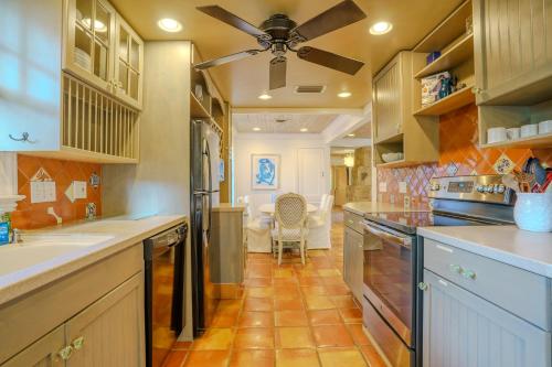 Luxurious Dual-Home Retreat in Prime Sarasota Location in Indian Beach-Sapphire Shores