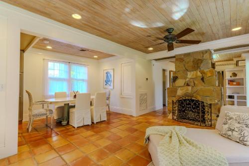 Luxurious Dual-Home Retreat in Prime Sarasota Location in Indian Beach-Sapphire Shores