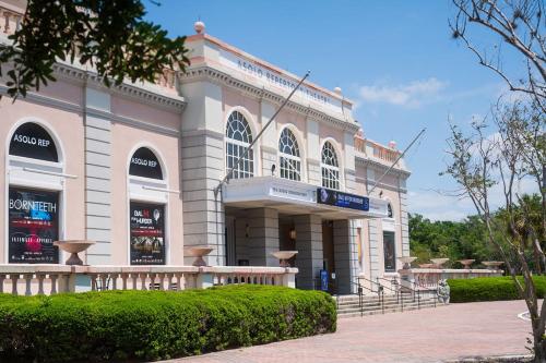 Luxurious Dual-Home Retreat in Prime Sarasota Location in Indian Beach-Sapphire Shores