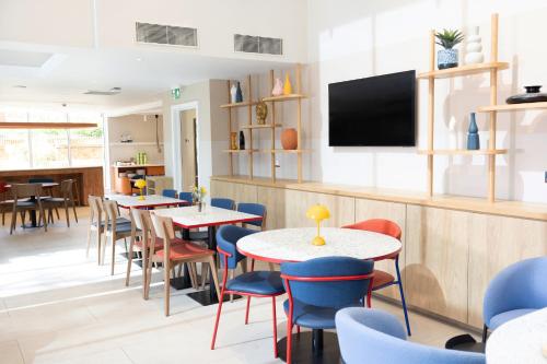 Holiday Inn Express Windsor an IHG Hotel - image 32