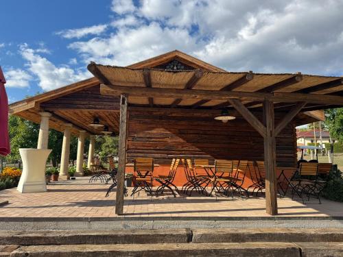 ห้องอาหาร, Kastély szállás (Kastely szallas) in ยอนยอส