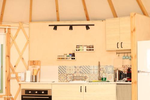 היורט על הגג - צוקים in Tsukim