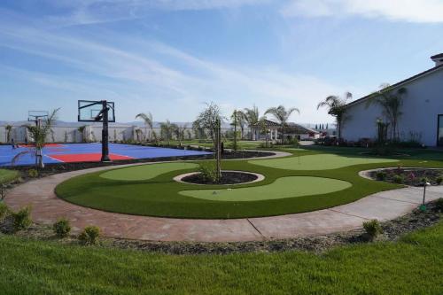 4BR LUXURY ENTERTAINMENT OASIS in ลาทรอป (CA)