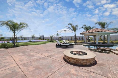 4BR LUXURY ENTERTAINMENT OASIS in ลาทรอป (CA)