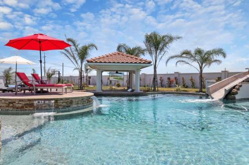 4BR LUXURY ENTERTAINMENT OASIS in ลาทรอป (CA)