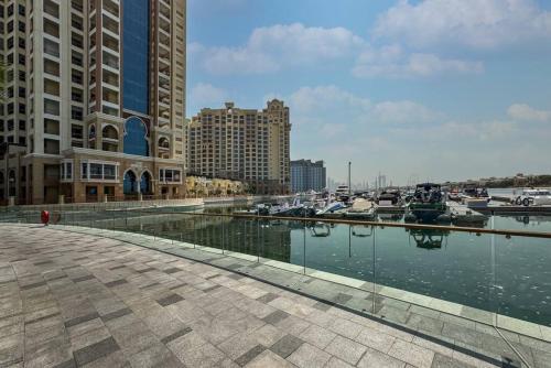 Luxury Upgraded Palm Studio with Marina and Yacht Views, Dubai (photo 4)