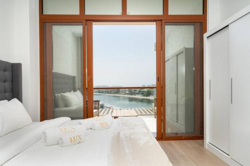 Luxury Upgraded Palm Studio with Marina and Yacht Views, Dubai (photo 2)