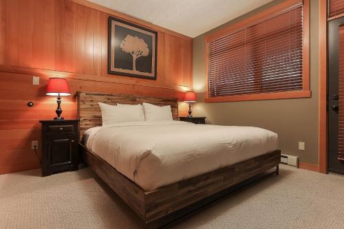 Slalom Creek 2 Bedroom & Den in Rossland (Brit Kolumbia)