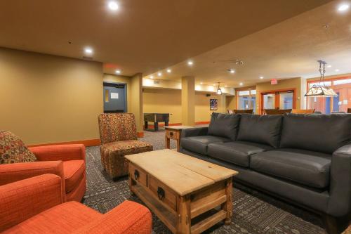 Slalom Creek 2 Bedroom & Den in Rossland (Brit Kolumbia)