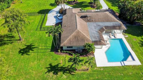 Palm Beach Polo & PGA Retreat - Pool & Luxe Comfort in เวลลิงตัน (FL)