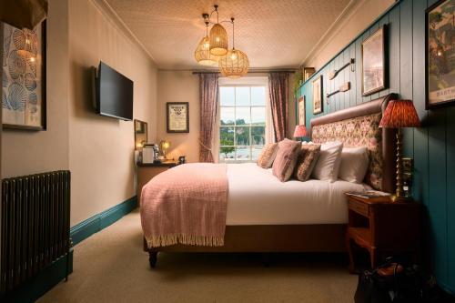 The Royal Castle in Dartmouth City Center