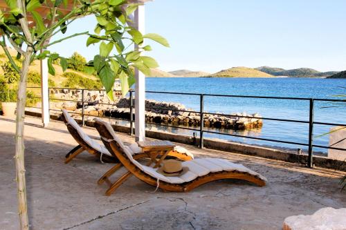 Skats, House Lantina Kornati in Žut