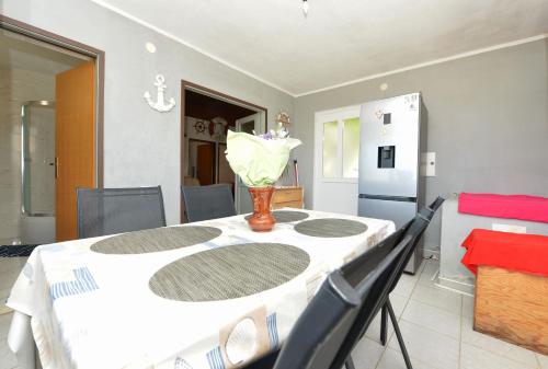 Facilities, House Captain House in Zirje