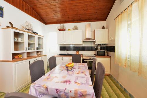 Facilities, House Captain House in Zirje