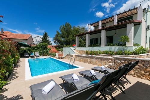 Villa Marina – khách sạn tại Razanj