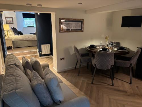 Otter Hollow - a spacious central apartment in Ilkley
