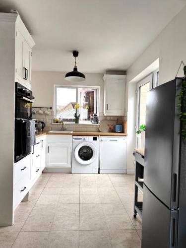 Fun & Comfortable 3bd, Large Sofa Bed, Garden in บีมินสเตอร์