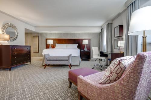 Astor Crowne Plaza New Orleans French Quarter Corner of Bourbon and Canal - image 3