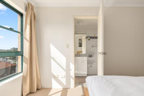 Spacious 3-Bed with Alfresco Dining by Amenities - image 11
