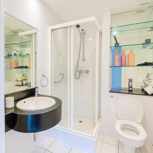 The Blue Haven - Calm and Cozy Stay in Mallow Road