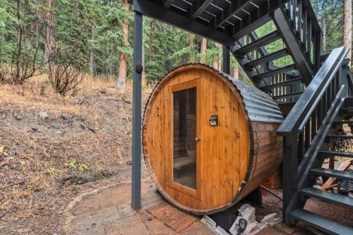 Blue River Escape Private Sauna plus Nearby Trails in Blue River