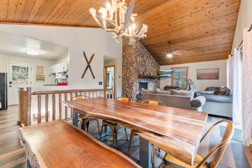 Blue River Escape Private Sauna plus Nearby Trails in Blue River