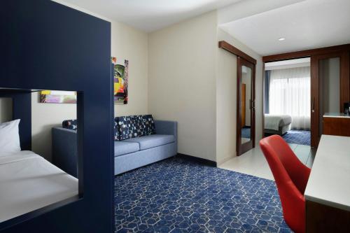 1 king bed, 1 sofa bed
