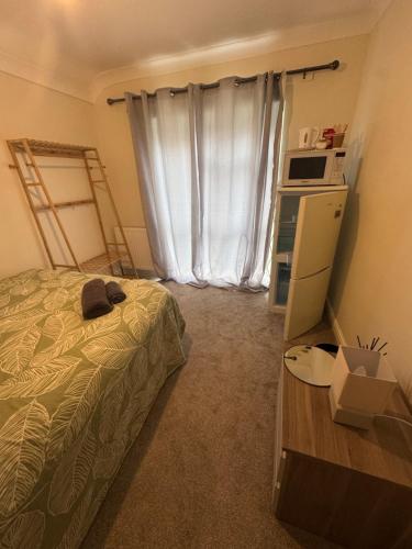 Quarto privativo em uma casa com outros quartos e banheiro compartilhado in Park