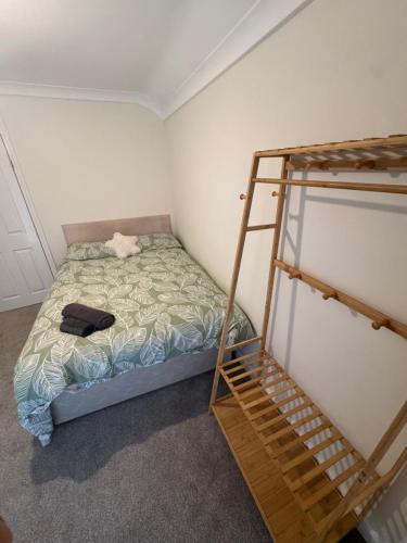 Quarto privativo em uma casa com outros quartos e banheiro compartilhado in Park
