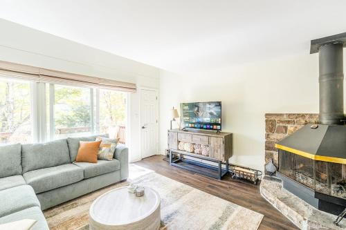 Beech Mountain Escape with Views in Banner Elk (NC)