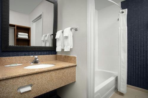 Fairfield Inn & Suites by Marriott Albuquerque Airport - image 14