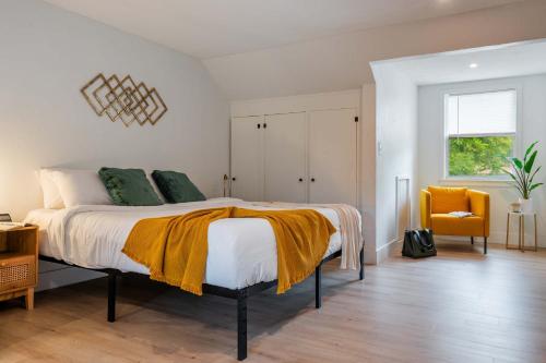 The Key Reno'd Historic Studio 1 Mile to UF & DT image