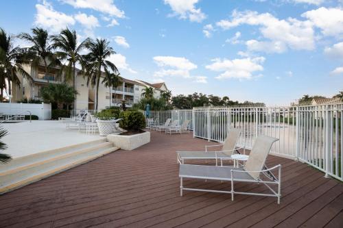 Modern Bauhaus Condo with Pool in อินเดียแลนติก (FL)