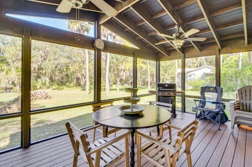 . Waterside Angler’s Heaven: Crooked River Fish Camp