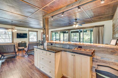 Waterside Angler’s Heaven: Crooked River Fish Camp in 興力士 (FL)