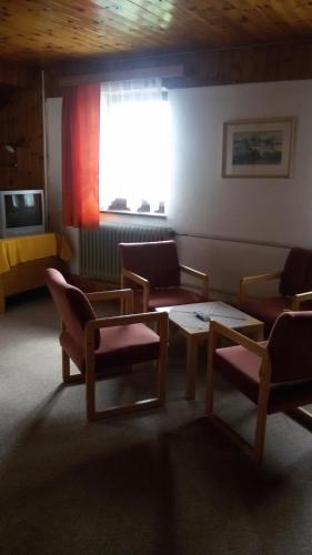 4 twin beds