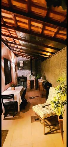 Recanto de Itaipava - casa com forno de pizza a lenha, churrasqueira, pet friendly, equipada para até 6 pessoas, em meio à Natureza e próxima ao centro do bairro