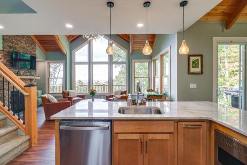 Mtn Views and Spacious Deck! Modern Caldwell Getaway in Fairlea