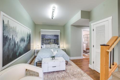 Mtn Views and Spacious Deck! Modern Caldwell Getaway in Fairlea