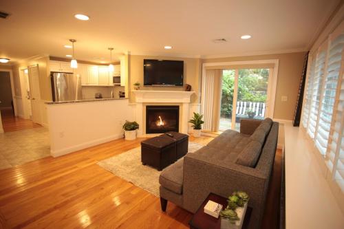 Peaceful 2BR near US Route 1 and Boston in Malden