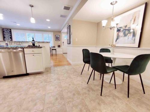 Peaceful 2BR near US Route 1 and Boston in Malden