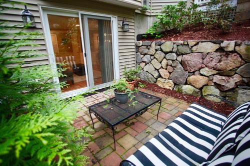 Peaceful 2BR near US Route 1 and Boston in Malden