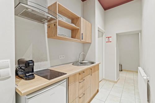 Dependance Rooms I 6 Mins to U6 Alser Straße I Self Check In in 17. kerület - Hernals