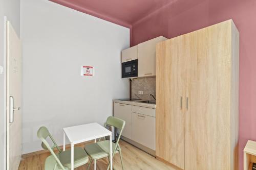 Dependance Rooms I 6 Mins to U6 Alser Straße I Self Check In in 17. kerület - Hernals