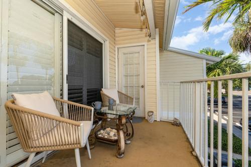 Serene Zen King Bed Condo - Half Mile from Beach in 印第亞蘭提