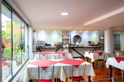 Food and beverages, Oscar Hotel near Bar Do de
