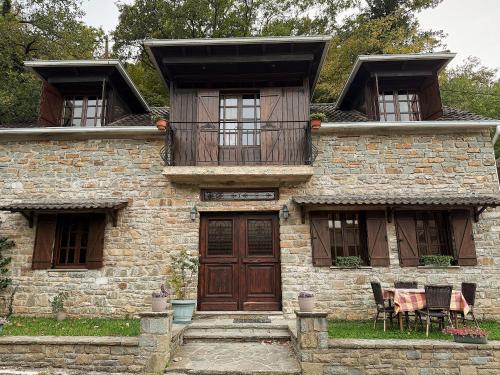 숙소 외관, bourazani treis xarites in 클레이도니아