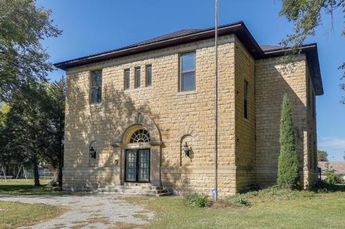 Renovated Schoolhouse w/ Piano & Private Deck!