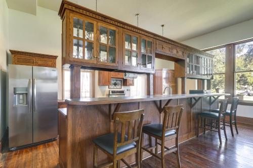 Renovated Schoolhouse w/ Piano & Private Deck! in Marion (KS)